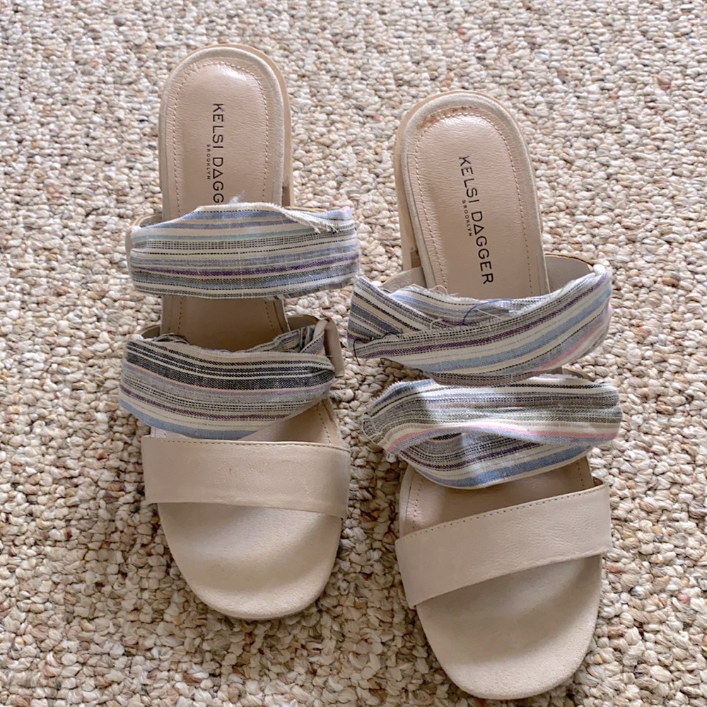 Beige, blue striped. Kelsi Dagger